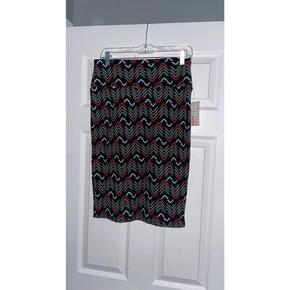 NWT Lularoe Cassie Skirt black/green/red Size small